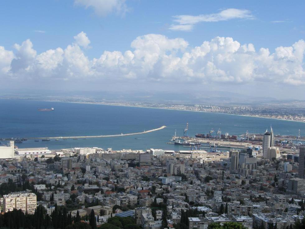 Appartamento יחידות אירוח נוף המפרץ Haifa Esterno foto
